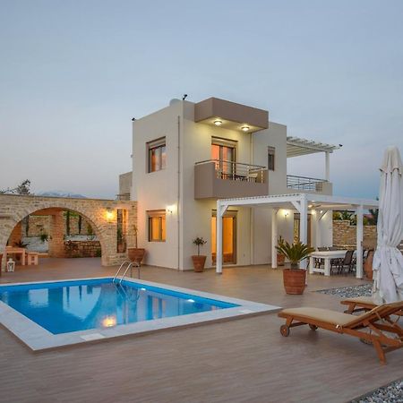 Golden Sky Villa Камиларион Екстериор снимка