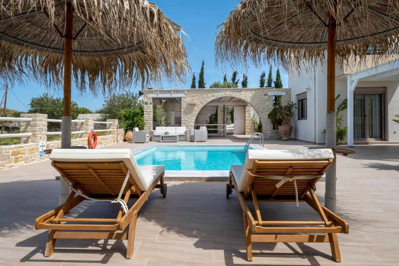 Golden Sky Villa Камиларион Екстериор снимка