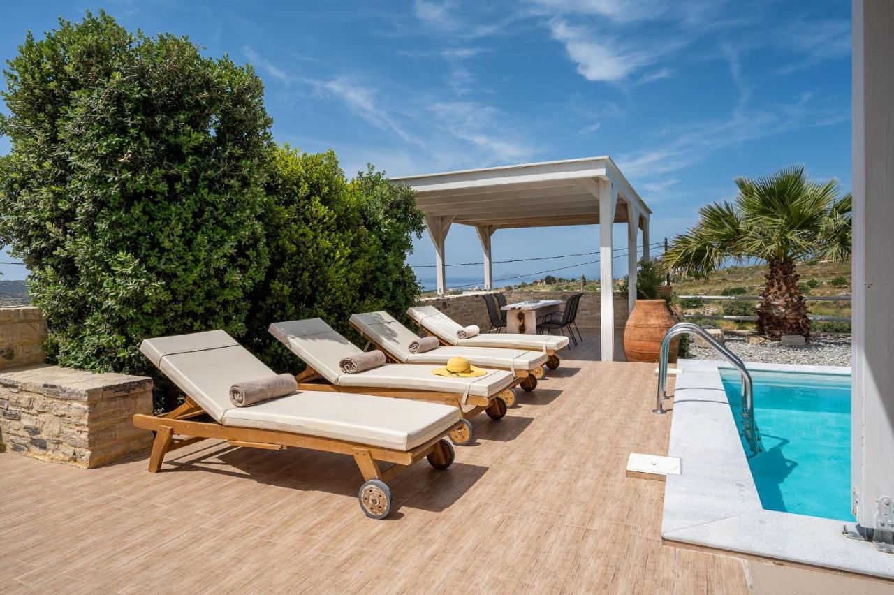 Golden Sky Villa Камиларион Екстериор снимка