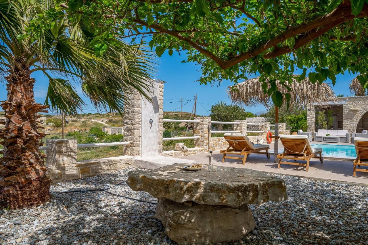 Golden Sky Villa Камиларион Екстериор снимка