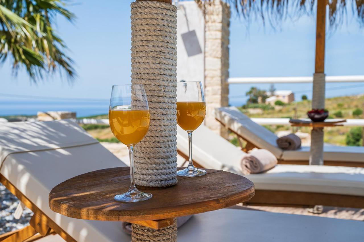 Golden Sky Villa Камиларион Екстериор снимка