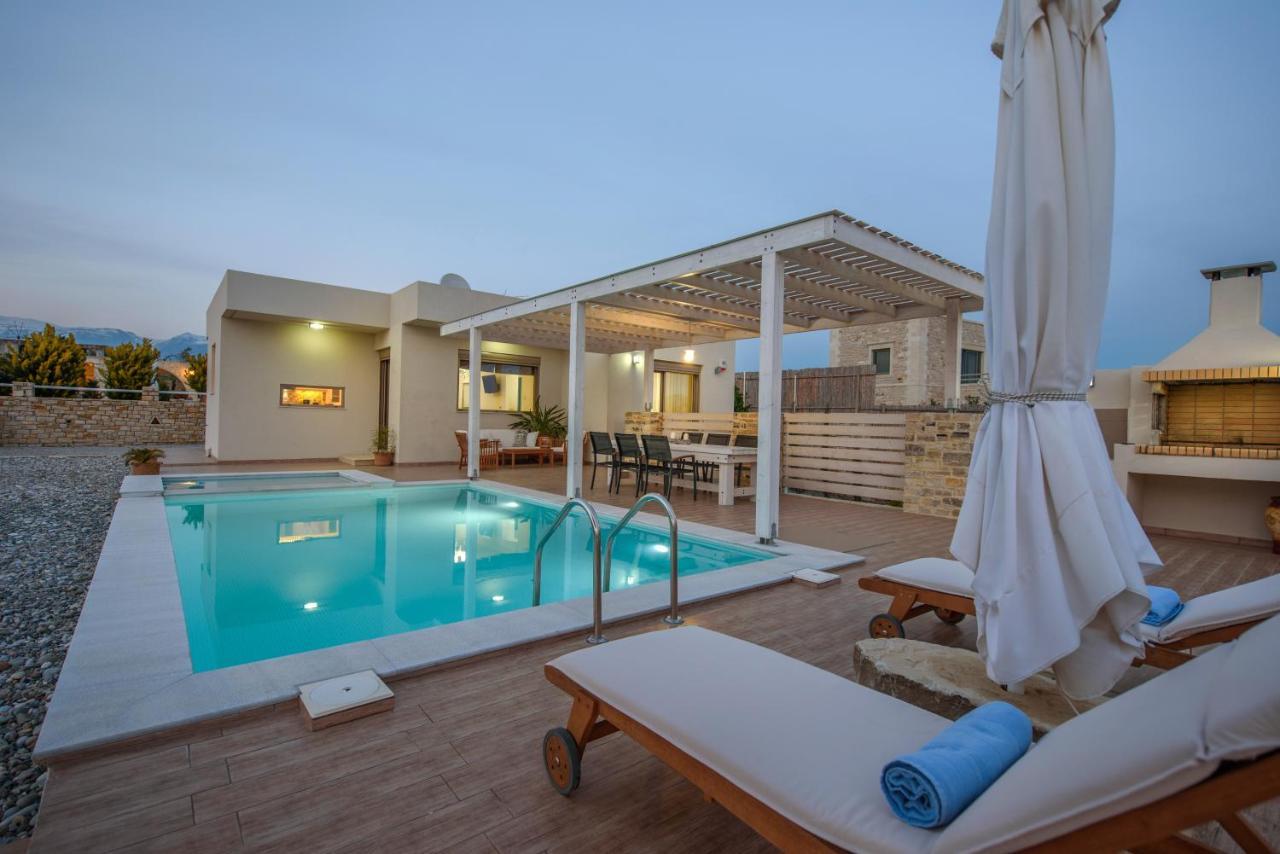 Golden Sky Villa Камиларион Екстериор снимка
