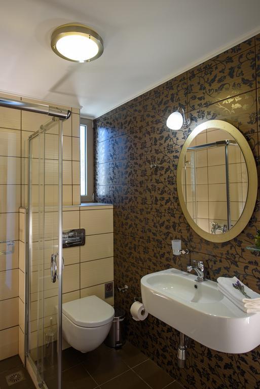 Golden Sky Villa Камиларион Екстериор снимка