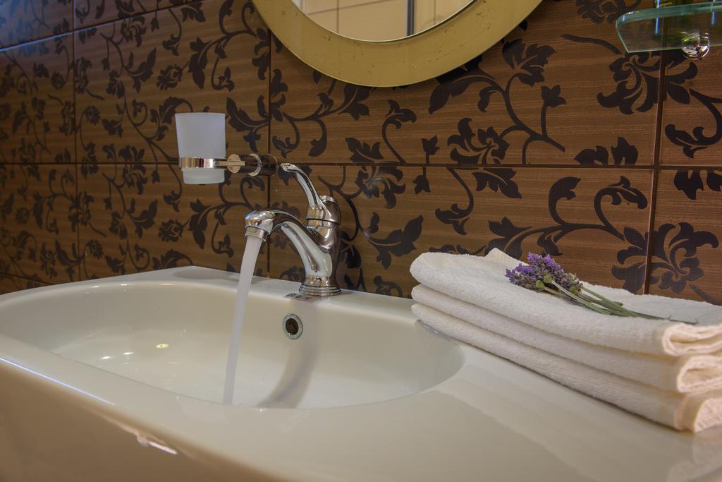 Golden Sky Villa Камиларион Екстериор снимка