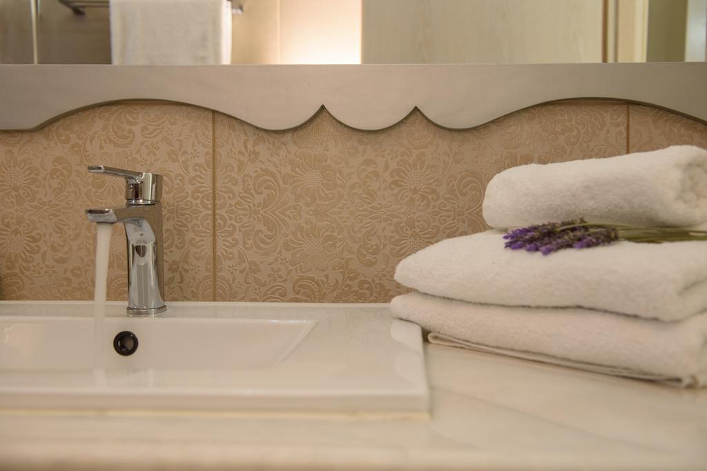 Golden Sky Villa Камиларион Екстериор снимка