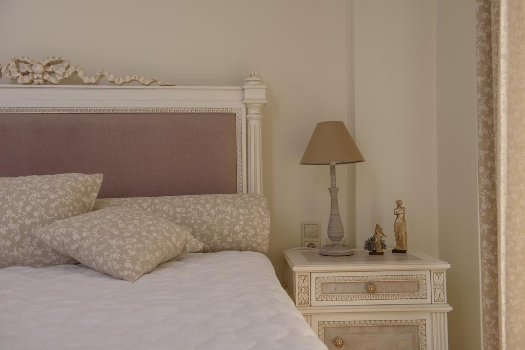 Golden Sky Villa Камиларион Екстериор снимка