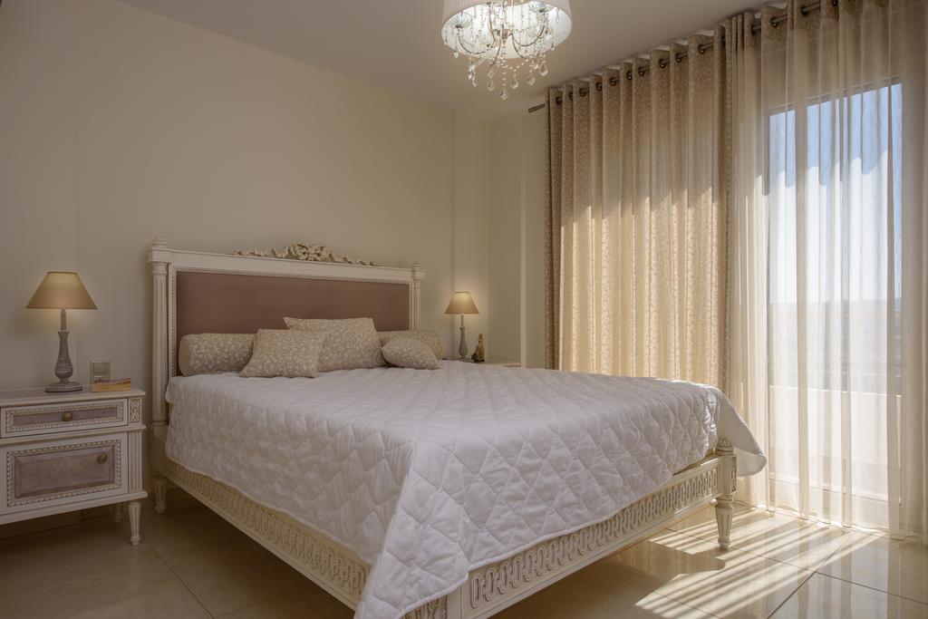 Golden Sky Villa Камиларион Екстериор снимка