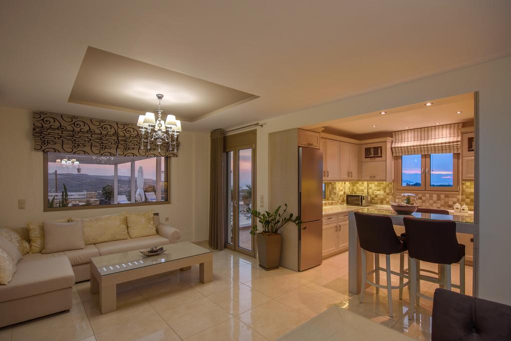 Golden Sky Villa Камиларион Екстериор снимка